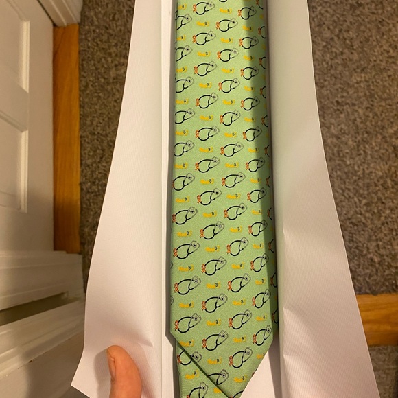 Vineyard vines tie with stethoscope print, never worn - Picture 2 of 2